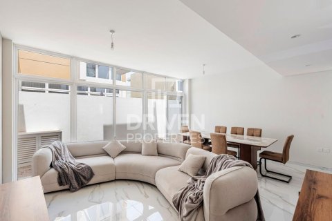 3 bedrooms Townhouse in Dubai, UAE No. 221253 4