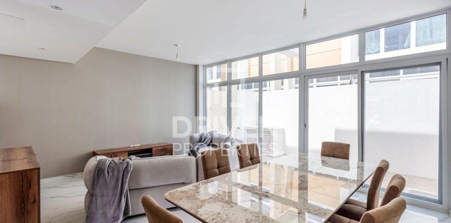 3 bedrooms Townhouse in Dubai, UAE No. 221253