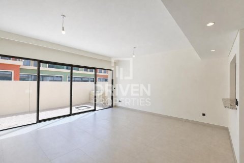 5 bedrooms Townhouse in Damac Lagoons, UAE No. 212303 4