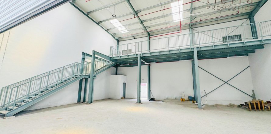 490.5m² Warehouse in Dubai, UAE No. 47636