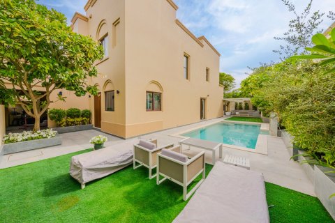 Villa de 4 chambres à Casa, UAE No. 220565
