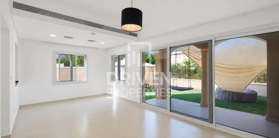 Villa de 3 dormitorios en Casa Dora, UAE No. 221534