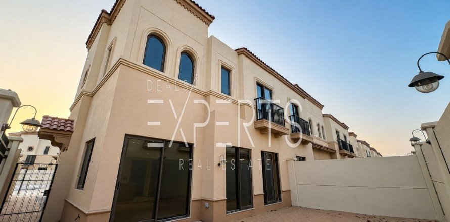 Townhouse de 3 dormitorios en Khalifa City, UAE No. 224240