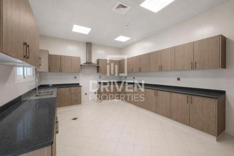 Вилла с 6 спальнями в Jumeirah 3, ОАЭ №212217 12