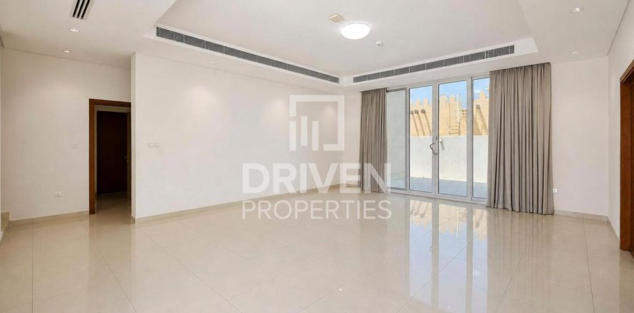 Вилла с 6 спальнями в Jumeirah 3, ОАЭ №212217