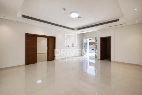 Вилла с 6 спальнями в Jumeirah 3, ОАЭ №212217 4