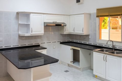 4 bedrooms Villa in Al Safa, UAE No. 213061 17