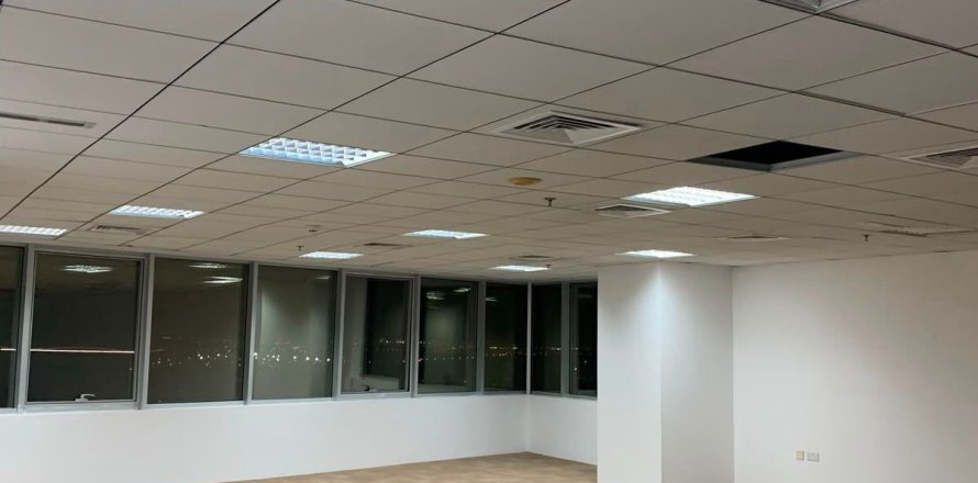 117.1m² Office in Dubai, UAE No. 203048