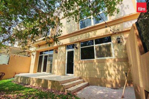 Villa de 3 dormitorios en Mirdif, UAE No. 215570