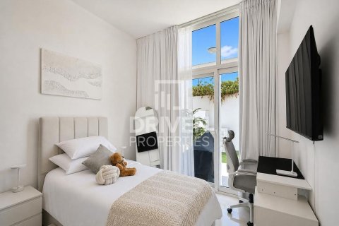 4 bedrooms Townhouse in Dubai, UAE No. 211838 9