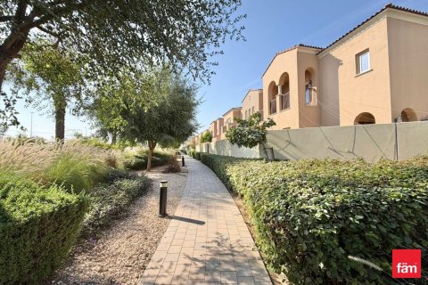 2 bedrooms Townhouse in Dubai, UAE No. 216138 3
