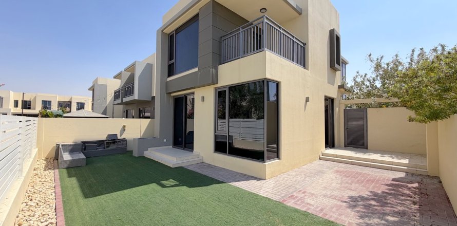 Villa de 4 dormitorios en Maple 1, UAE No. 215435