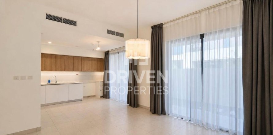 4 bedrooms Villa in EMAAR South, UAE No. 212807