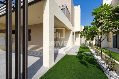 4 bedrooms Villa in EMAAR South, UAE No. 212807 25