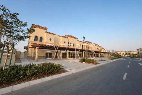 Townhouse de 2 dormitorios en Khalifa City, UAE No. 224234