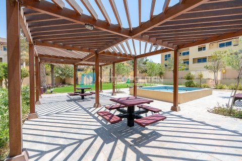 Вилла с 4 спальнями в Al Raha Gardens, ОАЭ №120039 13