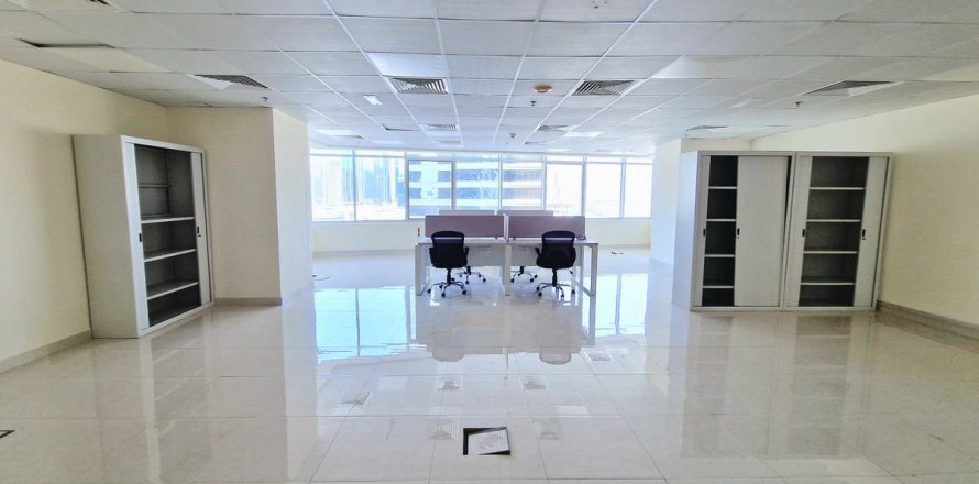 117.1m² Office in Dubai, UAE No. 216120
