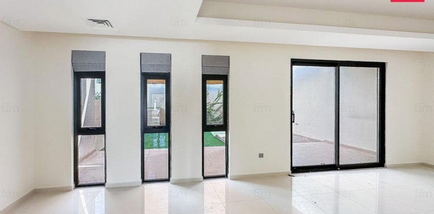 Townhouse de 4 dormitorios en Dubai, UAE No. 203427