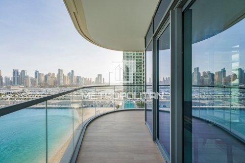 Apartment de 3 dormitorios en EMAAR Beachfront, UAE No. 13059 3
