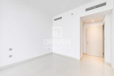 Apartment de 3 dormitorios en EMAAR Beachfront, UAE No. 223176 5