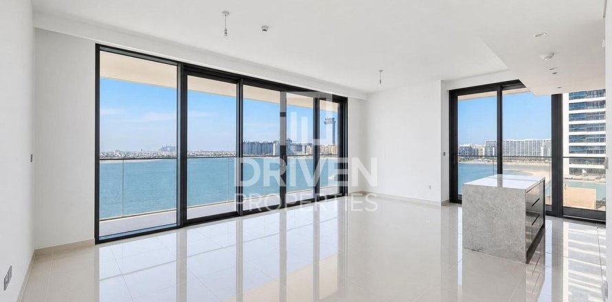 Apartment de 3 dormitorios en EMAAR Beachfront, UAE No. 223176