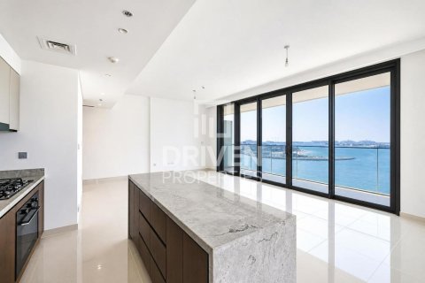 Apartment de 3 dormitorios en EMAAR Beachfront, UAE No. 223176 3