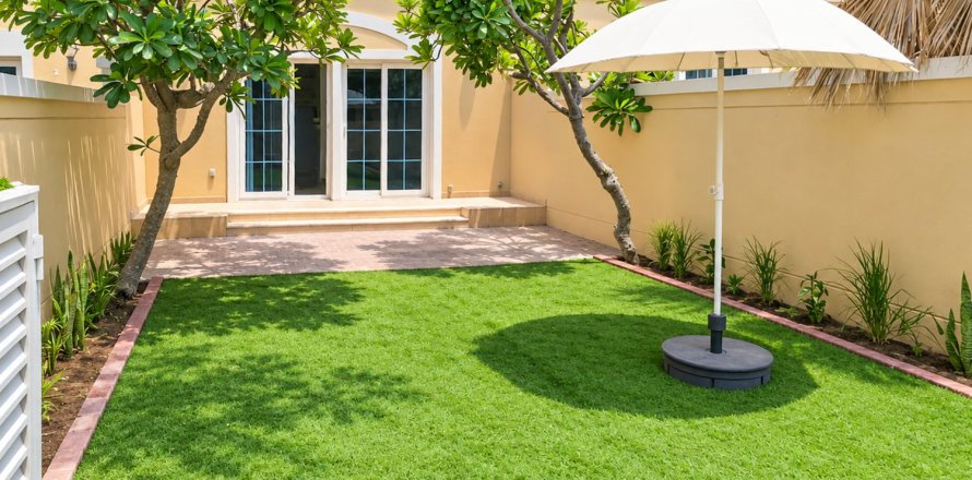 Townhouse de 2 dormitorios en Jumeirah Village Circle, UAE No. 223442