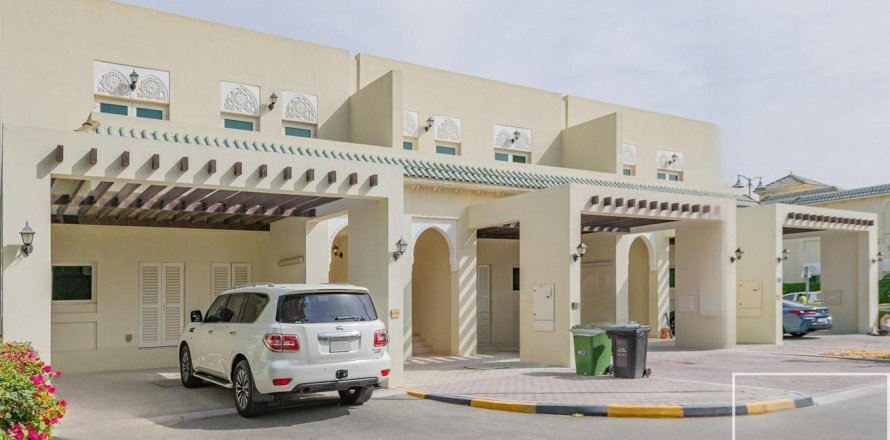 Townhouse de 3 dormitorios en North Village, UAE No. 200976