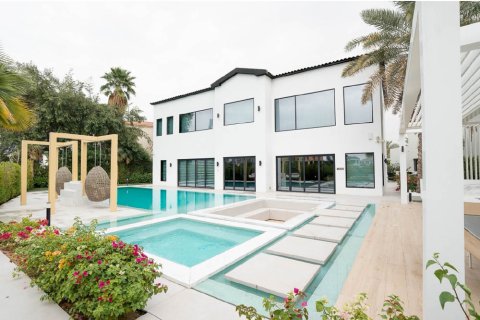 Villa de 5 dormitorios en Jumeirah Islands, UAE No. 223406