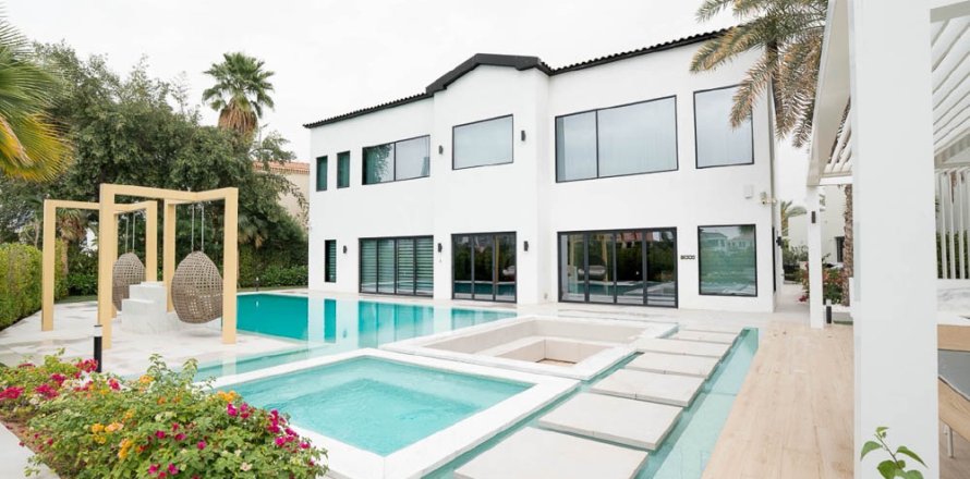 Villa de 5 dormitorios en Jumeirah Islands, UAE No. 223406