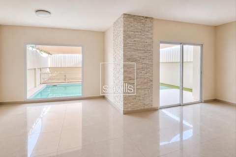 5 bedrooms Villa in Al Reef, UAE No. 211131 3