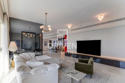 Apartment de 3 dormitorios en EMAAR Beachfront, UAE No. 223186 4