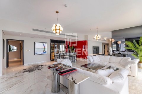 Apartment de 3 dormitorios en EMAAR Beachfront, UAE No. 223186 5