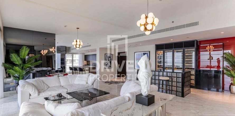 Apartment de 3 dormitorios en EMAAR Beachfront, UAE No. 223186