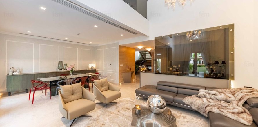 3 bedrooms Villa in Dubai, UAE No. 119801