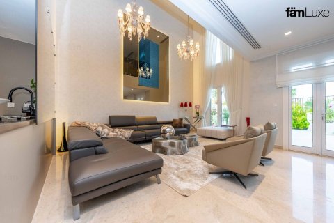 3 bedrooms Villa in Dubai, UAE No. 119801 7