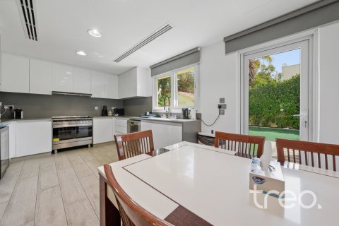 4 bedrooms Villa in Meadows, UAE No. 224975 7