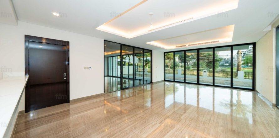 8 bedrooms Villa in Dubai, UAE No. 199414
