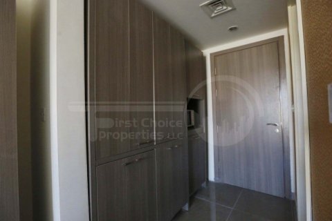Apartment de 2 dormitorios en Masdar City, UAE No. 13267 8