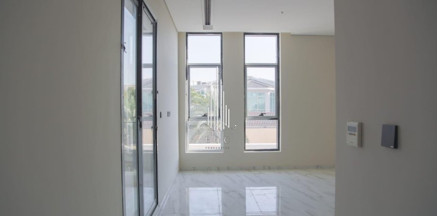 Villa de 7 dormitorios en Al Mushrif, UAE No. 37280