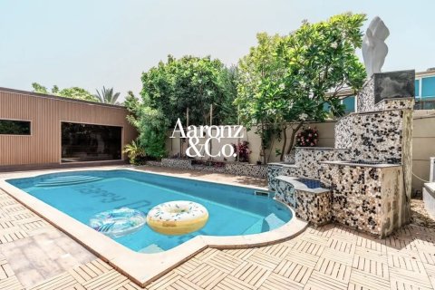 Villa de 4 dormitorios en Jumeirah Park, UAE No. 224342 3