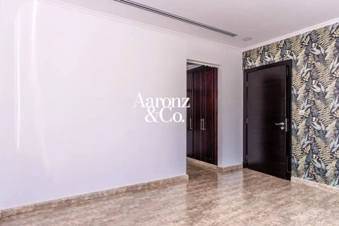 Villa de 4 dormitorios en Jumeirah Park, UAE No. 224342 10