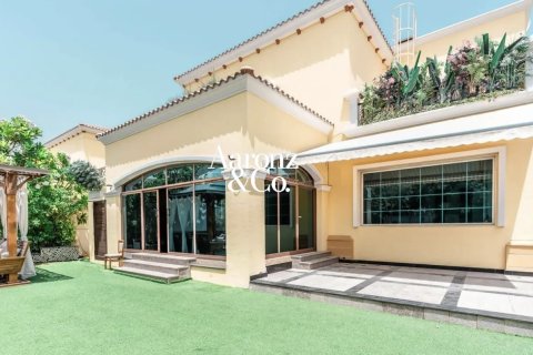 Villa de 4 dormitorios en Jumeirah Park, UAE No. 224342