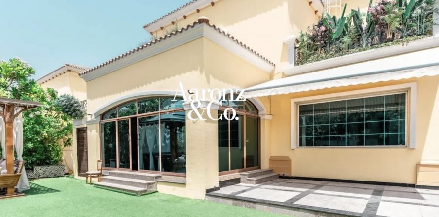 Villa de 4 dormitorios en Jumeirah Park, UAE No. 224342