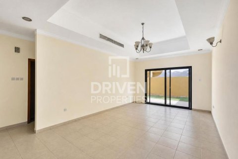 Вилла с 3 спальнями в Mirdif Villas, ОАЭ №218691