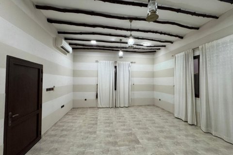 4 bedrooms Villa in Ras Al Khaimah, UAE No. 183673 13