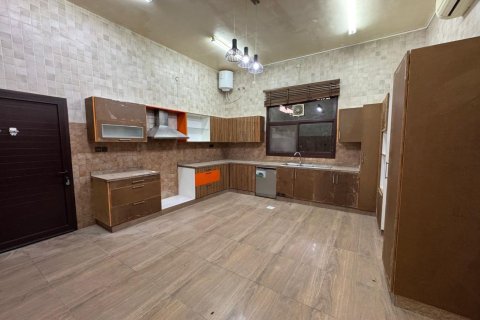 4 bedrooms Villa in Ras Al Khaimah, UAE No. 183673 16