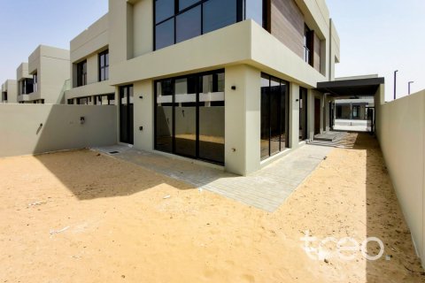 3 bedrooms Townhouse in Dubai, UAE No. 220635