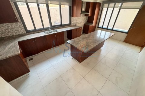 Villa de 4 dormitorios en Jumeirah, UAE No. 125077 30