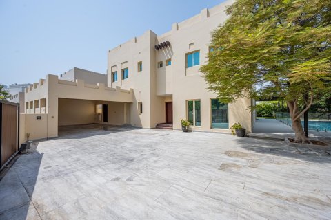 Villa de 5 dormitorios en Meadows, UAE No. 196631